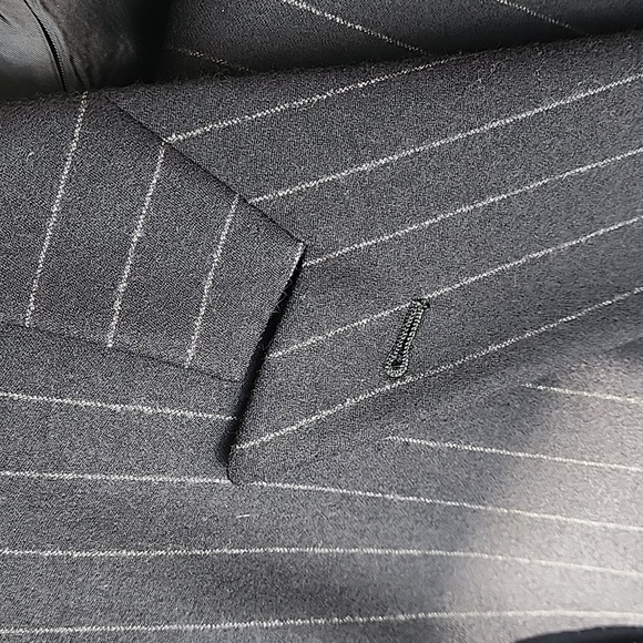 Joseph Abboud  Classic Navy Pinstripe Double Breasted Mens Suit  44L - Picture 2 of 14